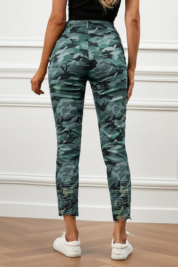 Camouflage-Jeans im Used-Look